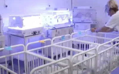 Božićni dukat za prvu bebu u Čačku: Grad započinje lepu tradiciju darivanja