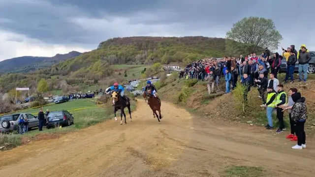 Prijepolje čuva tradiciju:Po 56.put održana čuvena komaranska košija