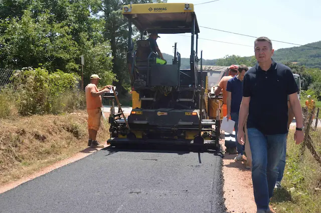 Gornji Milanovac obnavlja seoske puteve: Meštani Donje Vrbave i Lipovca dobili novi asfalt