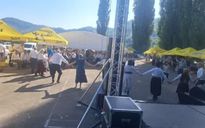Miholjski susreti sela okupili brojne posetioce u Puhovu