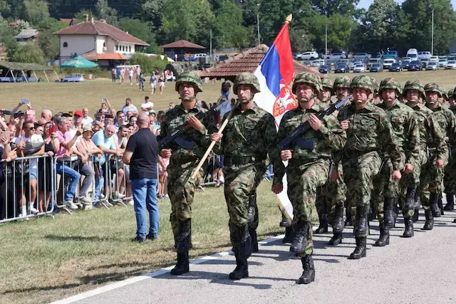 ISTORIJSKI POVRATAK VOJSKE U SRBIJI: Vučić prelomio, od ovog datuma mladići ponovo oblače uniformu